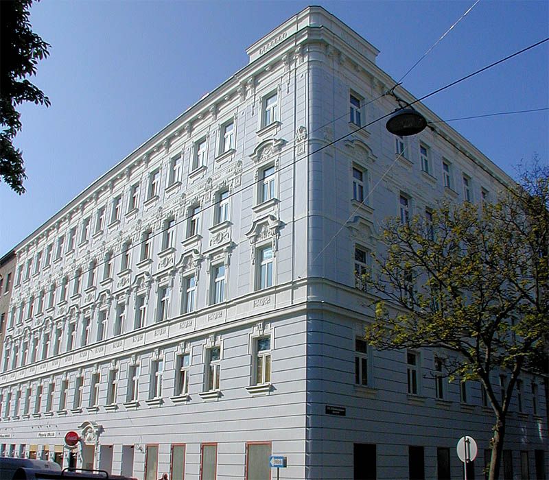 Sanierung einer Gipsstuckfassade an einem Altbau